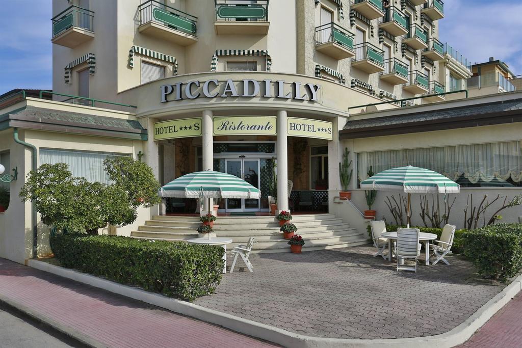 Hotel Piccadilly ลิโด ดิ กามาโยเร ภายนอก รูปภาพ